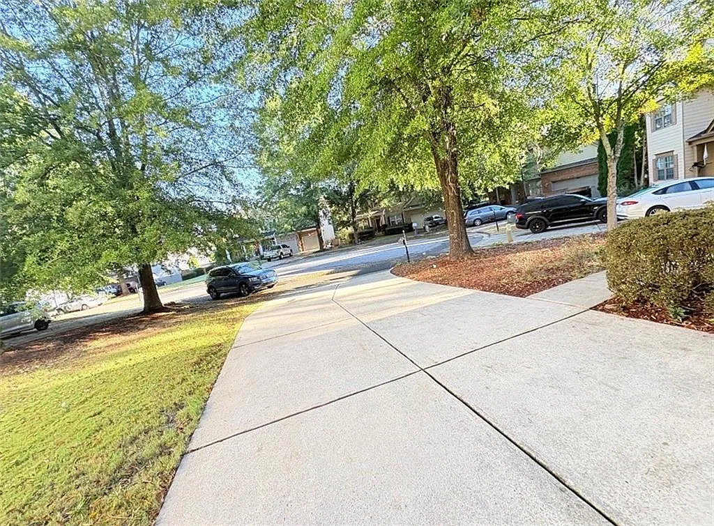 4 bed, 2.5 bath, 2384 sqft, $2,795 — Photo 3