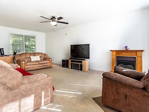 4th image of 6008 Geneva Dr