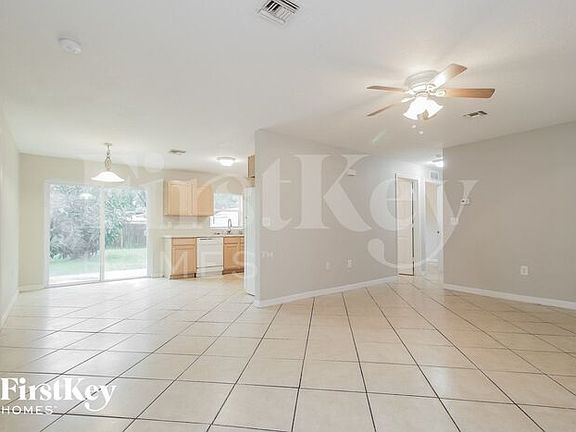 2nd image of 2205 Pine Ave