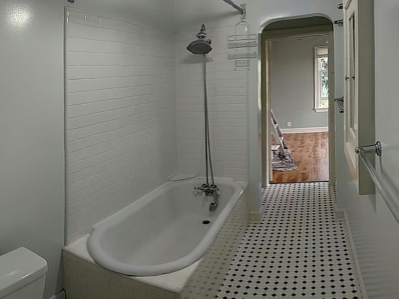 4th image of 7620 Fountain Ave