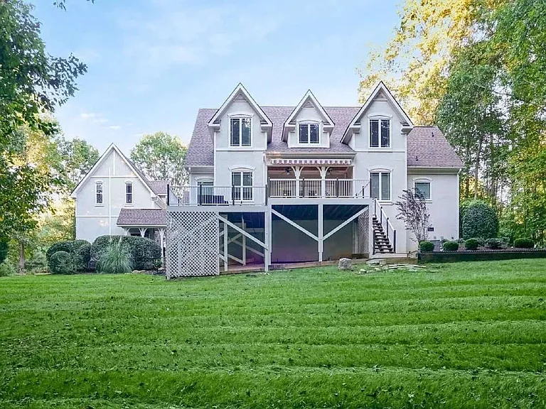 5909 Greenevers Dr — Photo 27