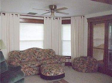 4th image of 123 E High St