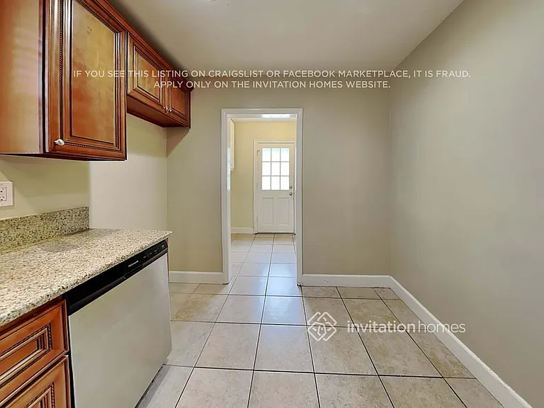 2906 N Frederic St — Photo 8