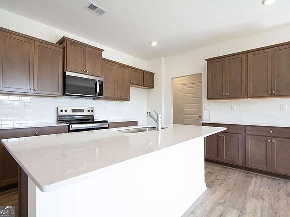 5th image of 3592 Rowlett St