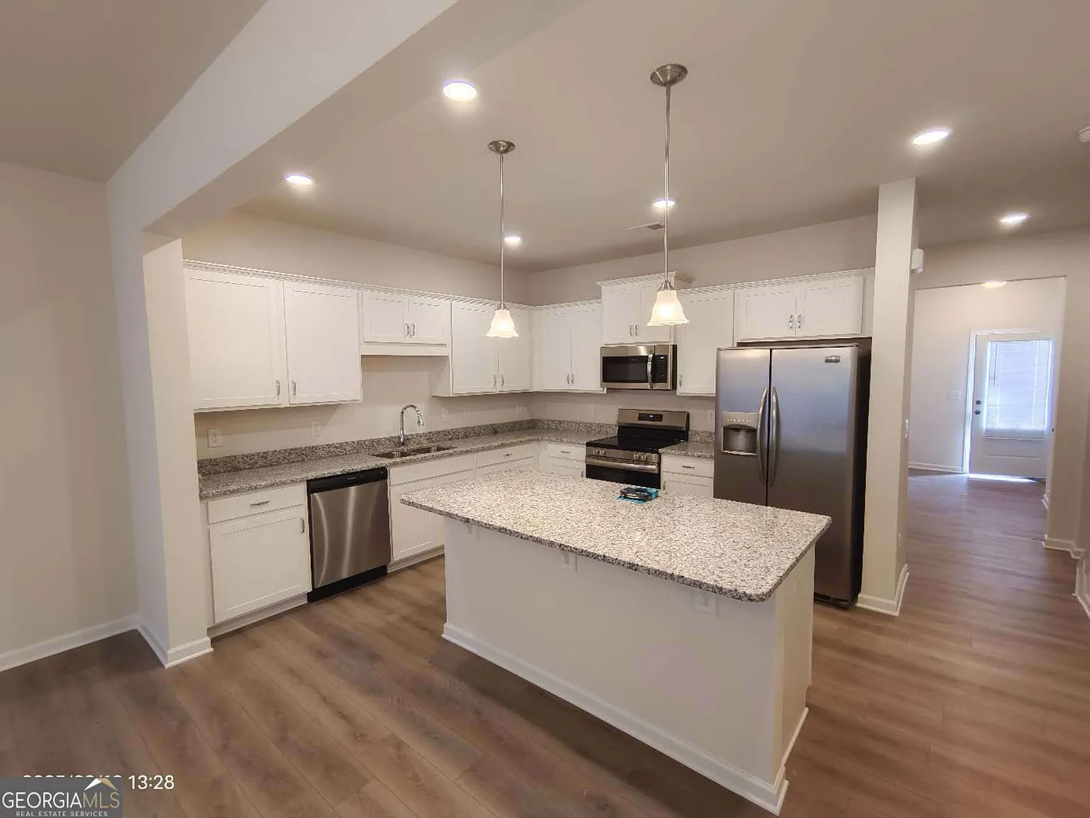 3 bed, 2.5 bath, 1629 sqft, $2,000 — Photo 4