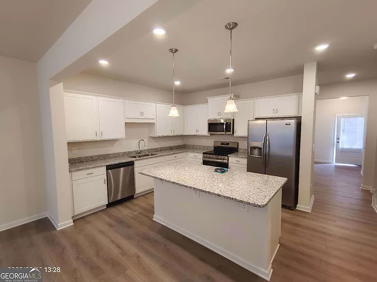 269 Dupont Dr — Photo 4