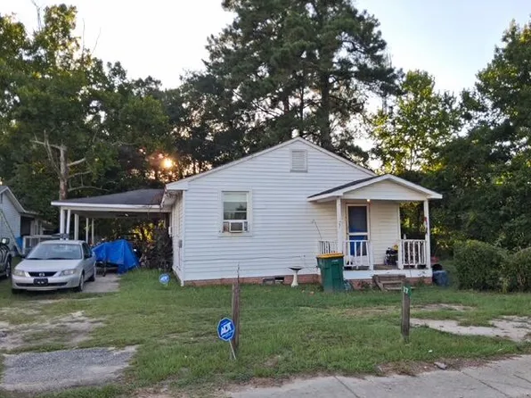 27 N Barfield St, Manning, SC 29102