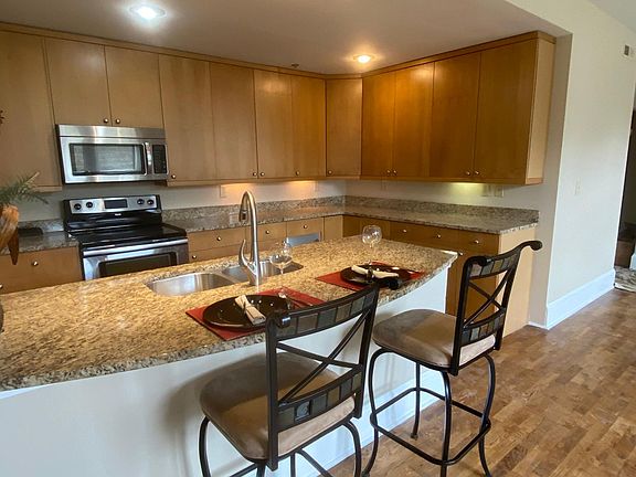 Kitchen with granite. Perfect for entertaining.