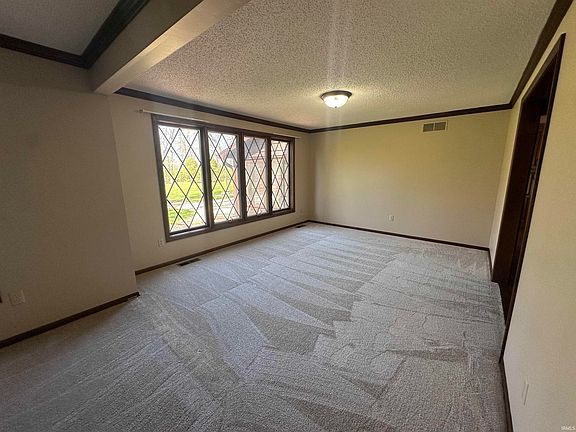5th image of 2305 E Terrace Dr