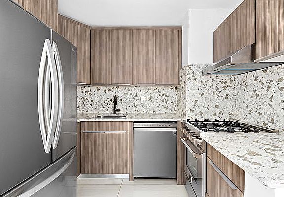 5th image of 220 Manhattan Ave APT 2N