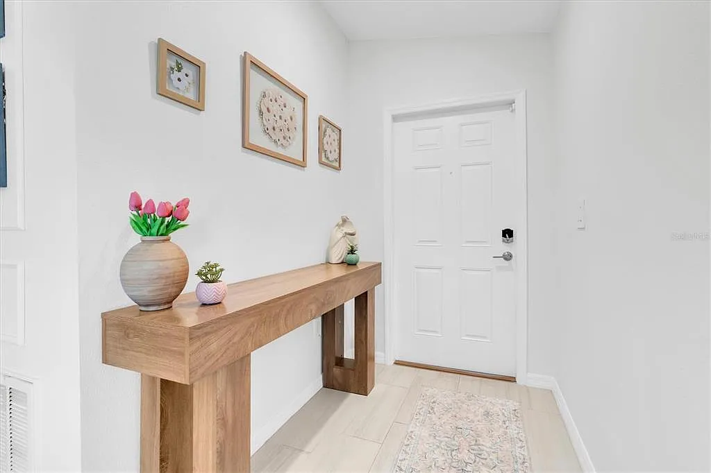 4 bed, 2.0 bath, 1817 sqft, $3,000 — Photo 3