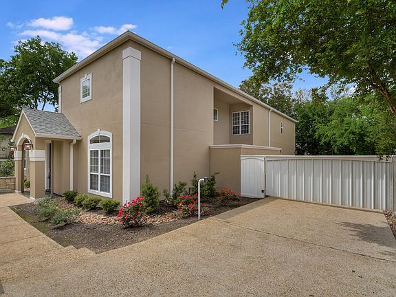 4th image of 300 Honeysuckle Ln