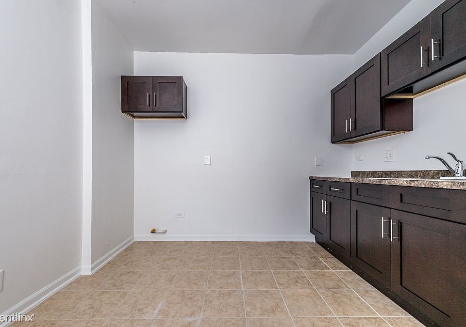 500 S Laramie Ave Apartments Chicago Kitchen_03