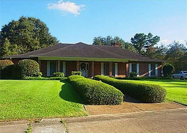 1st image of 413 Orchard Dr