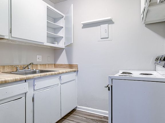 2nd image of 1218 E St #4