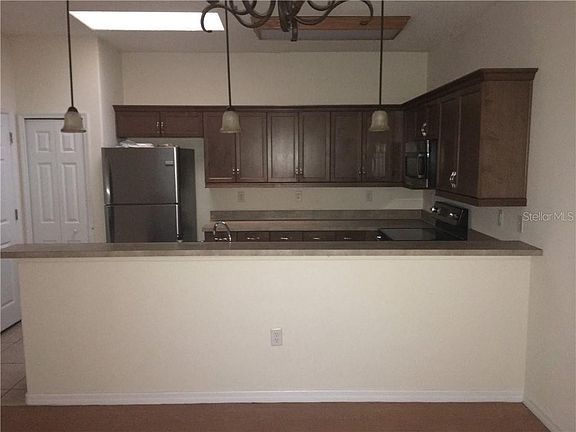 3rd image of 1004 Creek Park Dr