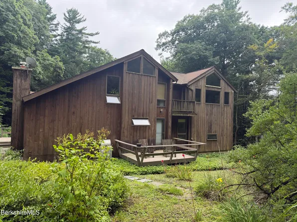 4 Plantain Pond Rd, Mount Washington, MA 01258