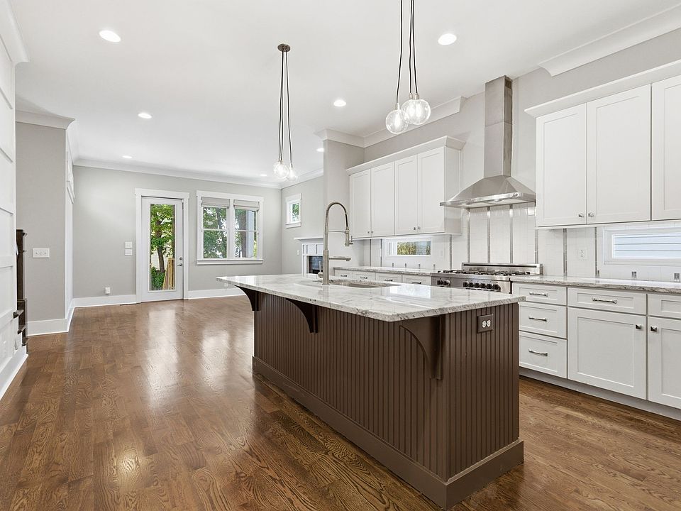 1st image of 821 Knox Ave