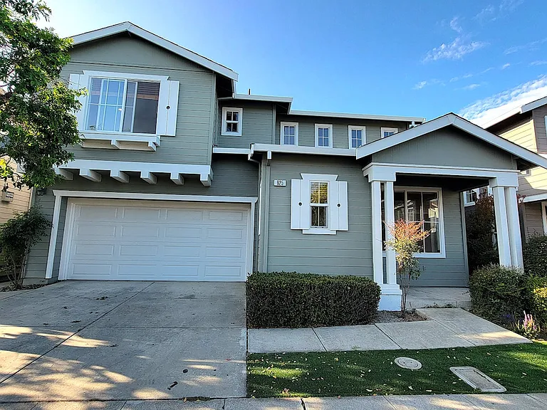 925 Gates St — Photo 1