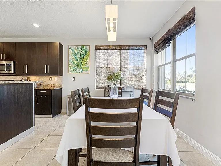 2316 SW 127th Ave — Photo 9