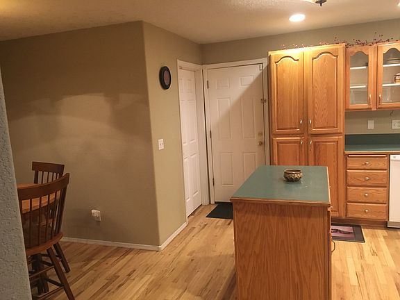 entry into kitchen