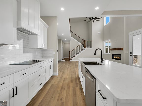 5th image of 257 E Knight Rd