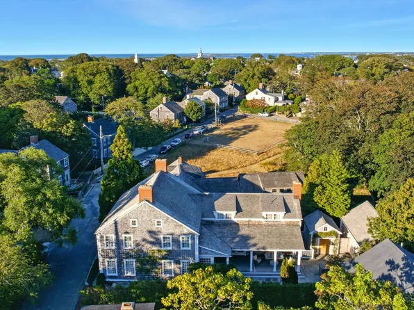 18 Mill St, Nantucket, MA 02554
