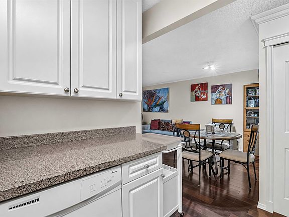 5th image of 10560 154th St #101