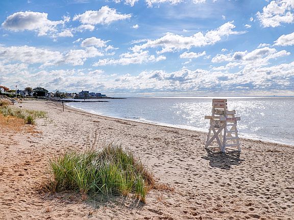 10 Pine Creek Avenue