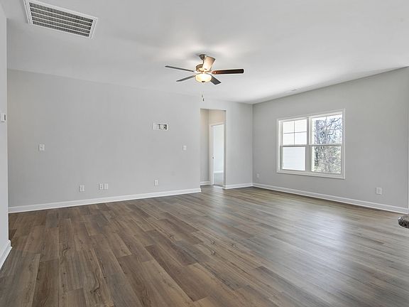 5th image of 102 Ironbark Dr