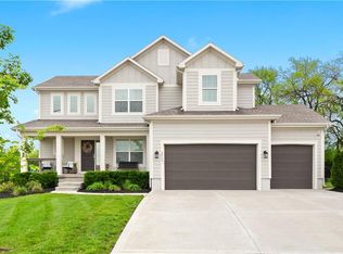 2911 SW Arbor Tree Dr, Lees Summit, MO 64082