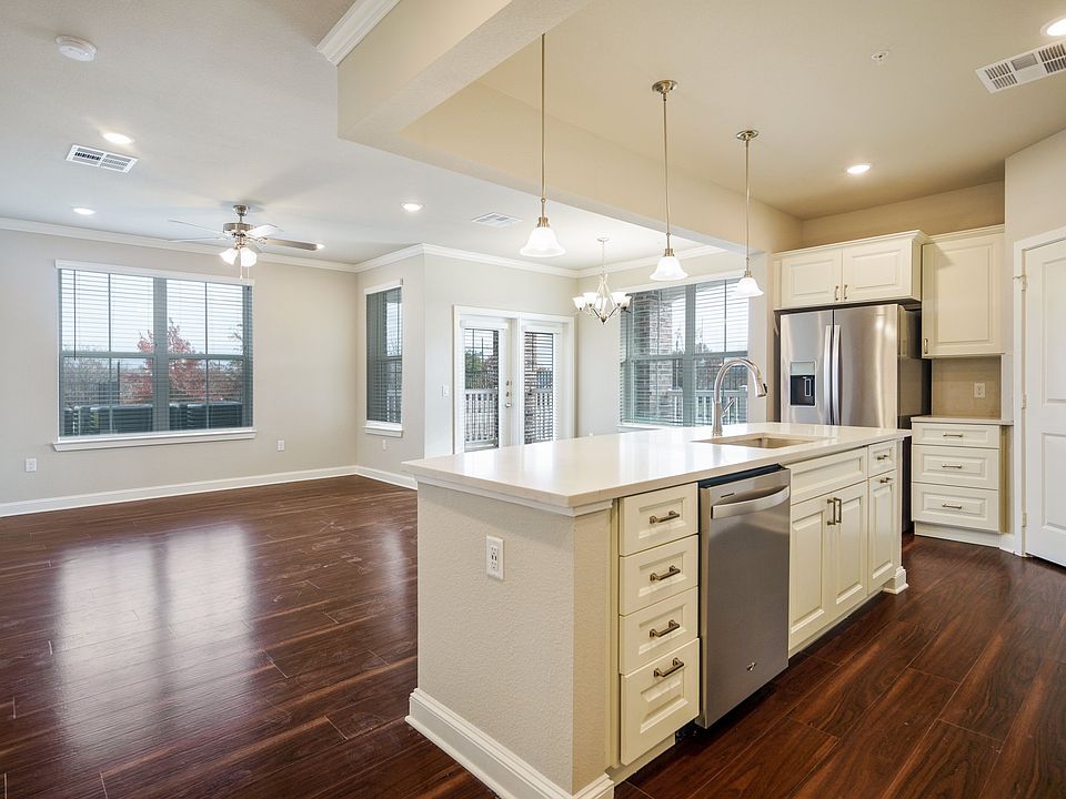 Kitchen with island