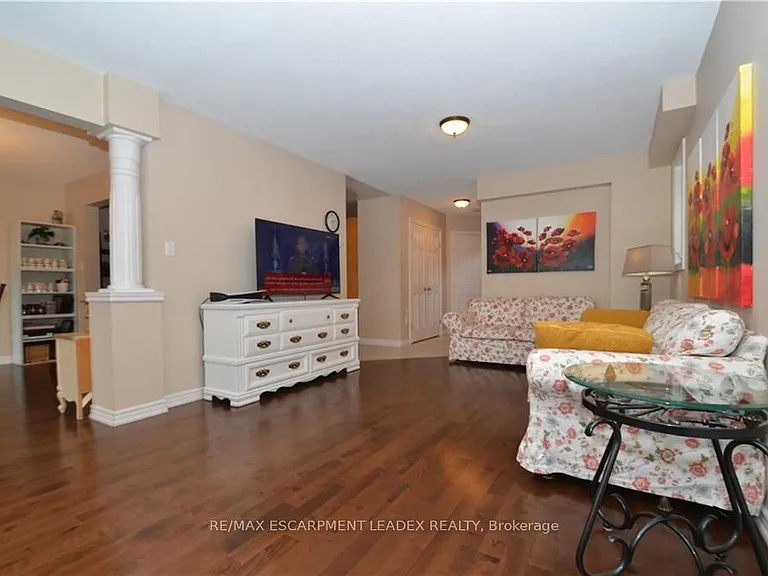 1132 Harrogate Dr — Photo 6