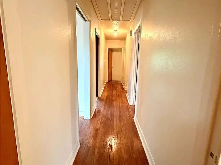 6211 Schevers St — Photo 7
