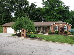 225 N Davis Dr, Danville, VA 24540
