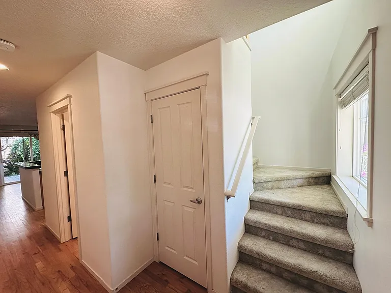 6049 NE Kettering St — Photo 6