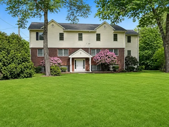 894 East St APT 3, Walpole, MA 02081