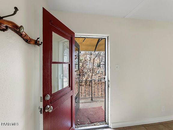 4th image of 140 Garden St #1/2