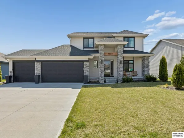11161 Sunburst Dr, La Vista, NE 68046