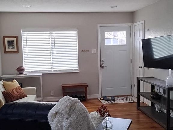 3rd image of 2820 Franklin Ave
