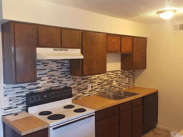 7901 Trimble Dr — Photo 6