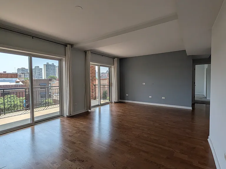 5858 N Broadway St #401 — Photo 2