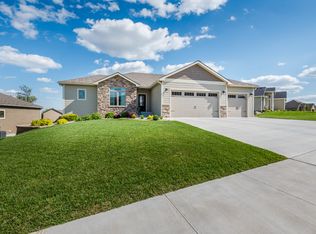 925 Lesmer Cir, Manhattan, KS 66503