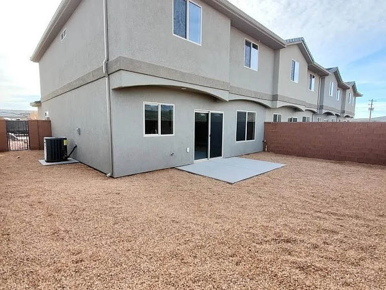 Three Bedroom Red Mountain Vista Town Home — Photo 27