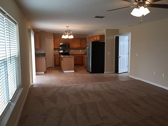 2nd image of 5 Buffalo Grove Pl