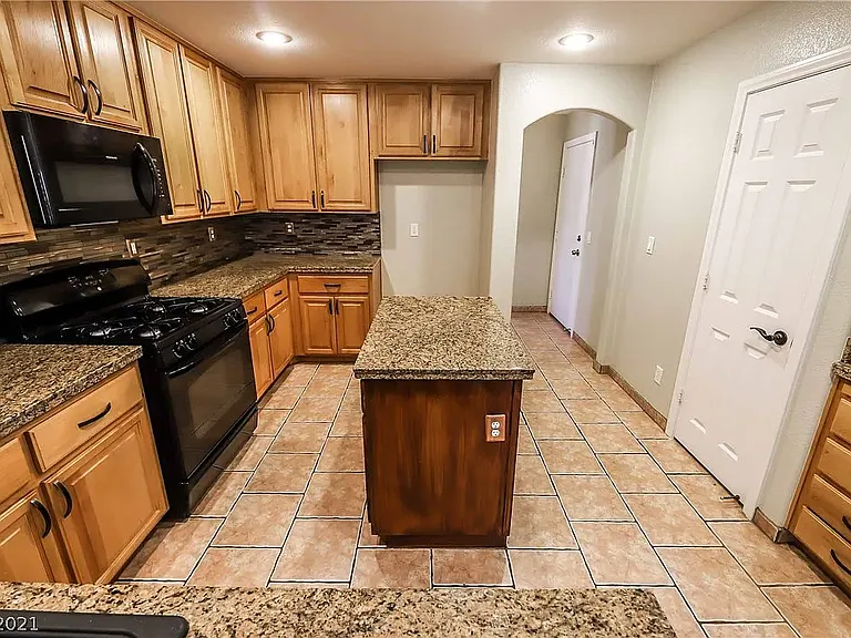 8101 Peach Flare St — Photo 17