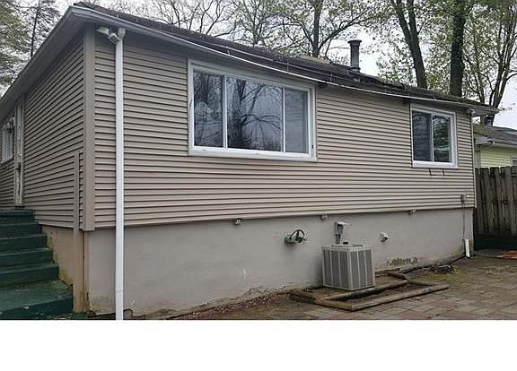 2nd image of 15 Northside Ln