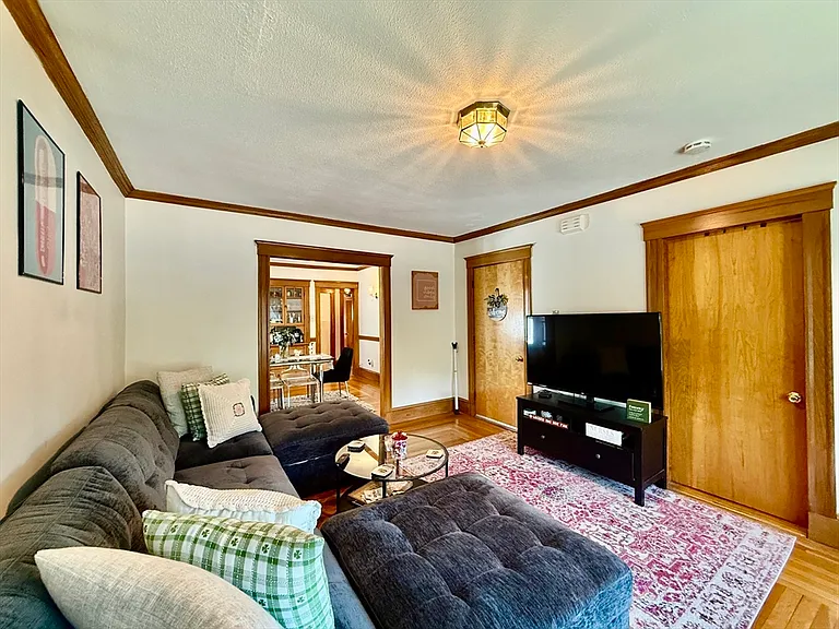 91 Shore Dr #2 — Photo 2
