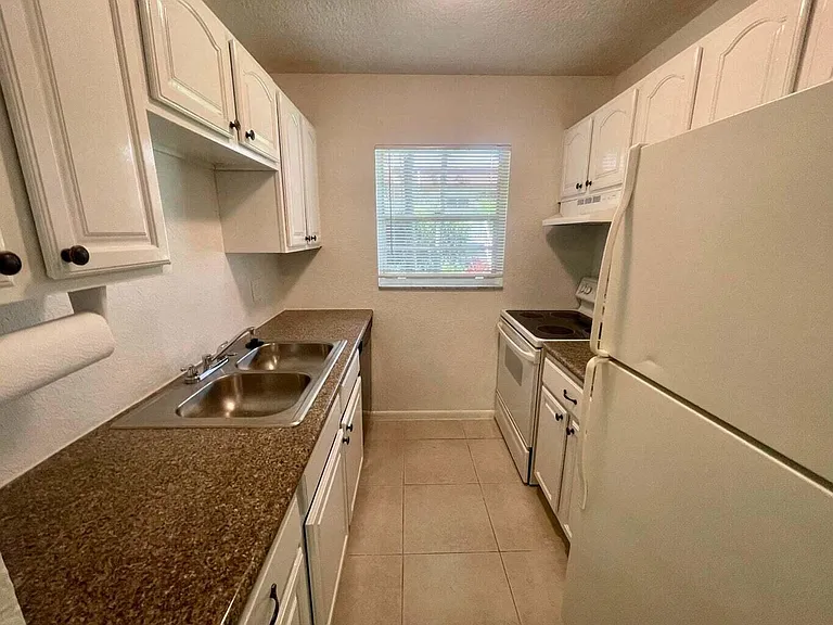 200 Croton Ave #109 — Photo 10