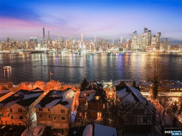 31-33 Hamilton Ave, Weehawken, NJ 07086